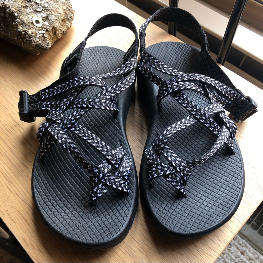 Women Z double strap Chaco Sandal black white size 6